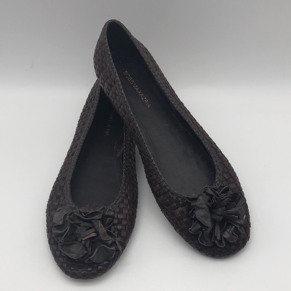 BCBG MAXAZARIA Flats. - Picture 2 of 12